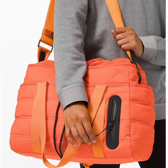 Dash All Day Duffel Bag 20L Brick Orange NWT - Picture 4 of 5